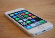 Počela prodaja iPhonea 5S i 5C u Hrvatskoj iPhone 5s na stolu