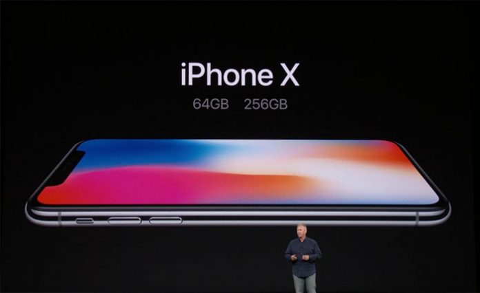 Tim Cook predstavlja iPhone X